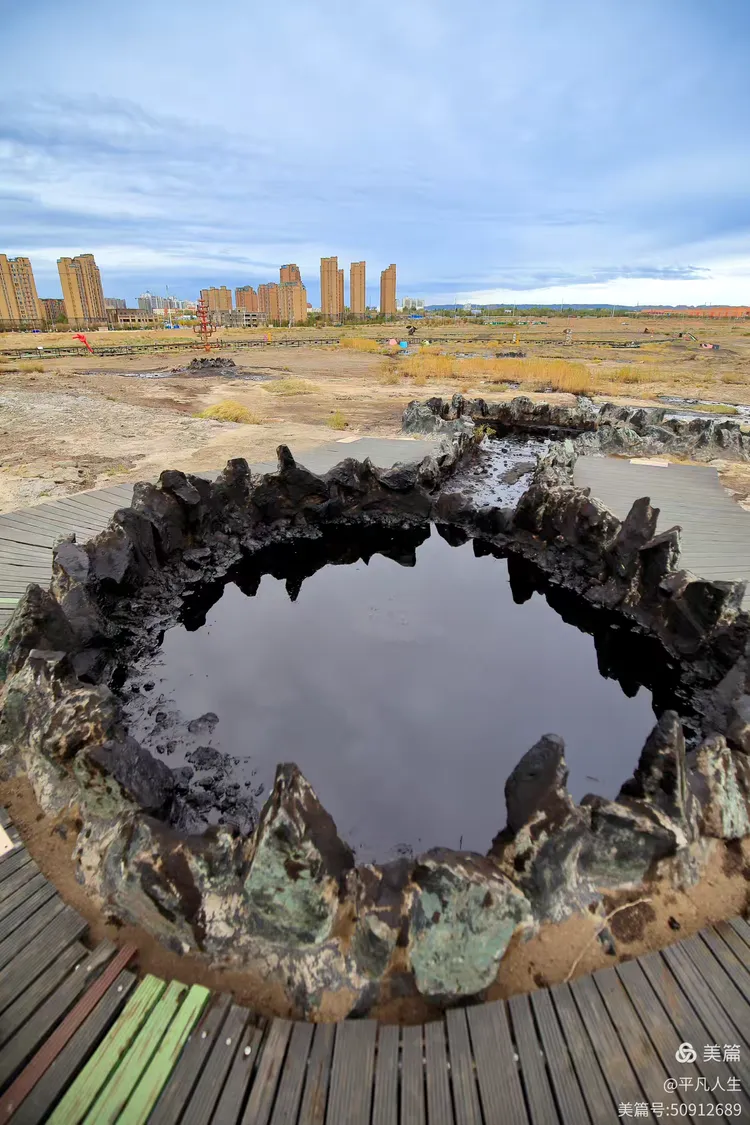 市克拉玛依区准噶尔路22号,东临油泉路,南靠准葛路,西临黑油山公园